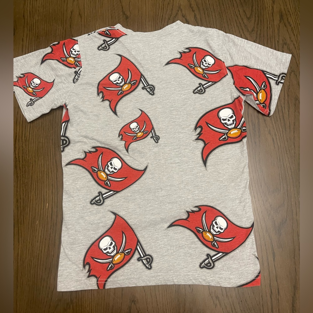 NFL Bucaneers Kids Red and Gray Pirate Flag Tee